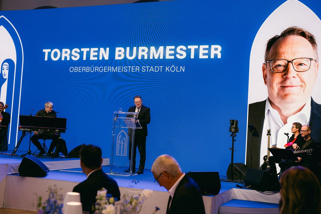 Torsten Burmester, Oberbürgermeister der Stadt Köln, richtet seine Ansprache an die zahlreichen Gäste der Jubiläums-Veranstaltung. © Yvonne Haag