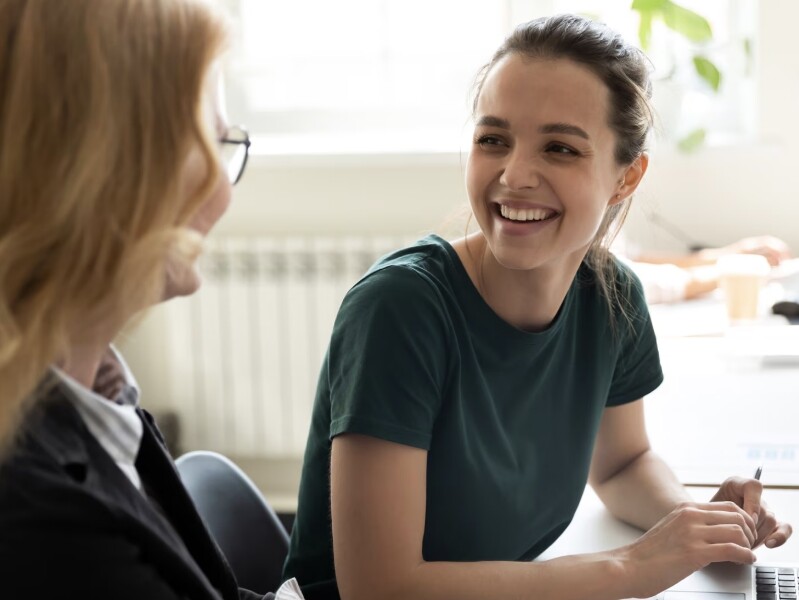 2 Frauen am Computer