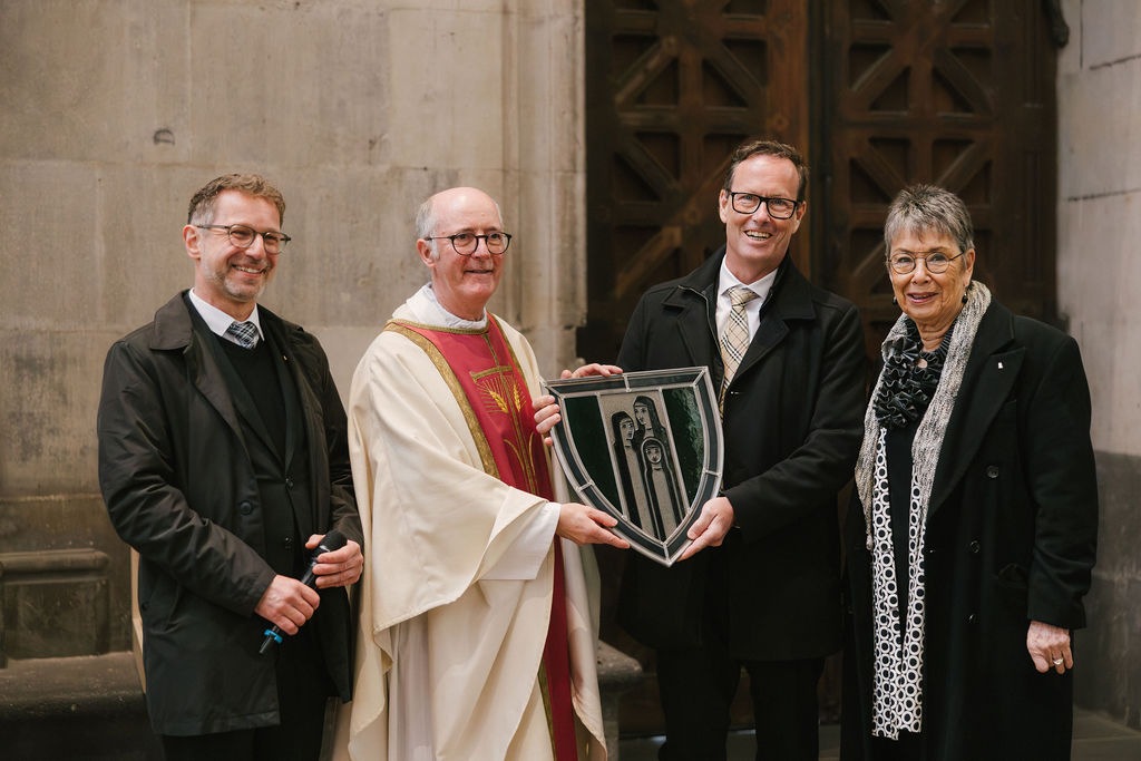 Abbildung zeigt (v.l.n.r.): Dombaumeister Peter Füssenich, Dompropst Msgr. Guido Assmann, Dr. Stefan Koch, CEO der Klosterfrau Group und Prof. Dr. Barbara Schock-Werner, Präsidentin des Zentral-Dombau-Verein (ZDV). Sie können die Bilder in Verbindung mit unserem Pressematerial frei und zeitlich unbegrenzt verwenden, © Yvonne Haag